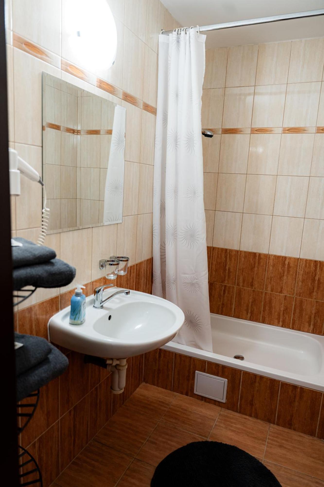Hotel Cementar Hranice  Ngoại thất bức ảnh